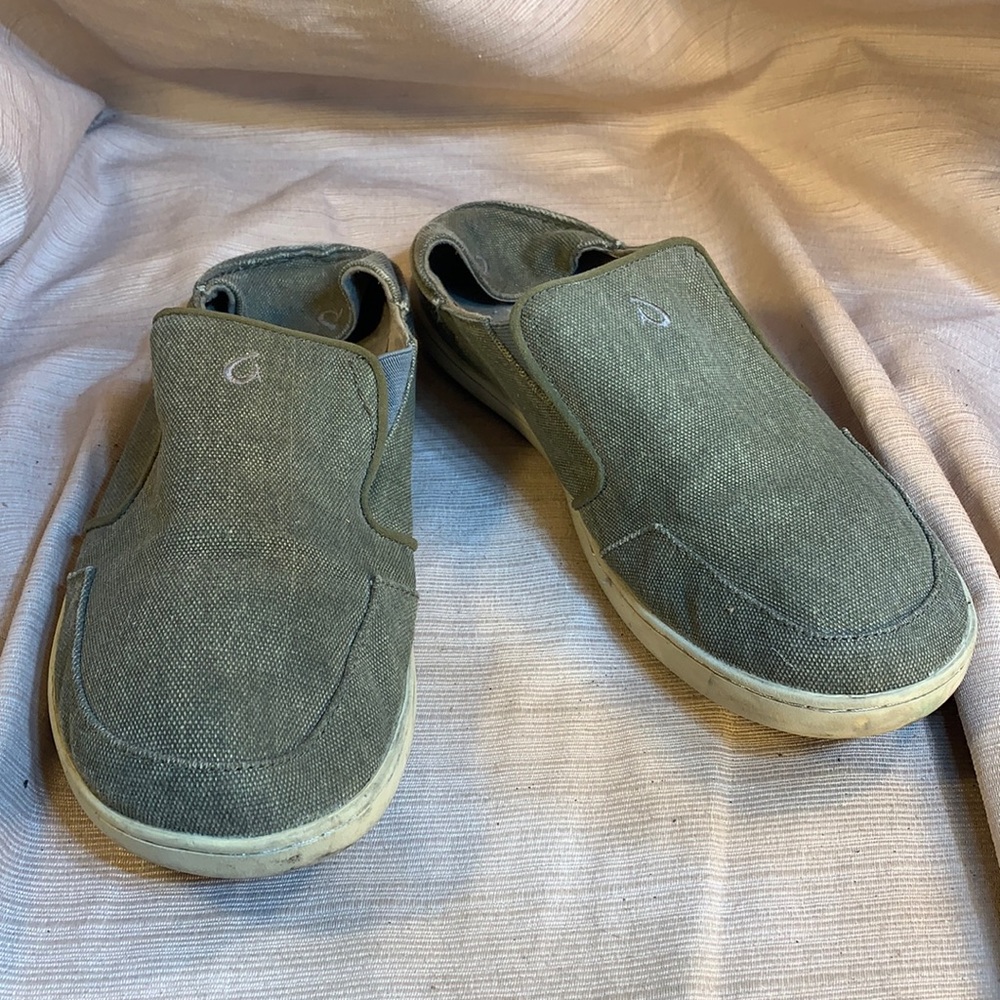 OluKai canvas loafers wear two ways!